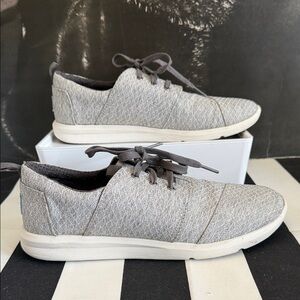TOMS Gray Lace Up Sneakers Womens Size Women’s 9.5 Casual Minimal